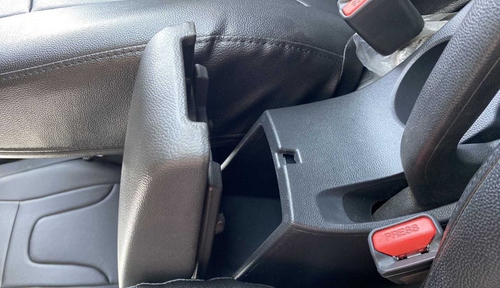 2019 Hyundai Elite i20 SPORTZ PLUS 1.2, Petrol, Manual, 25,294 km, Driver seat - Armrest has miinor damage