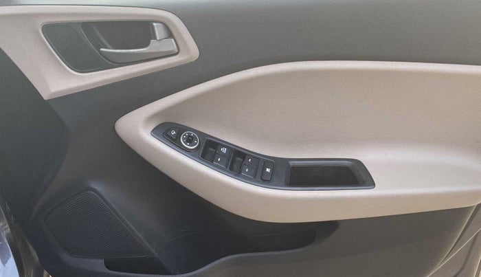 2017 Hyundai Elite i20 SPORTZ 1.2, Petrol, Manual, 33,520 km, Driver Side Door Panels Control