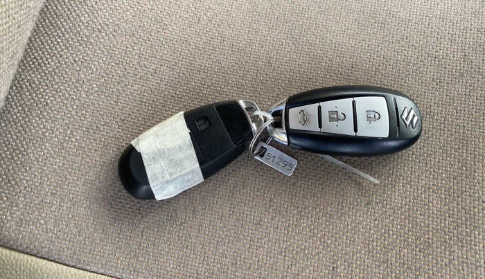 2015 Maruti Swift Dzire ZXI, Petrol, Manual, 37,430 km, Lock system - Central lock not working