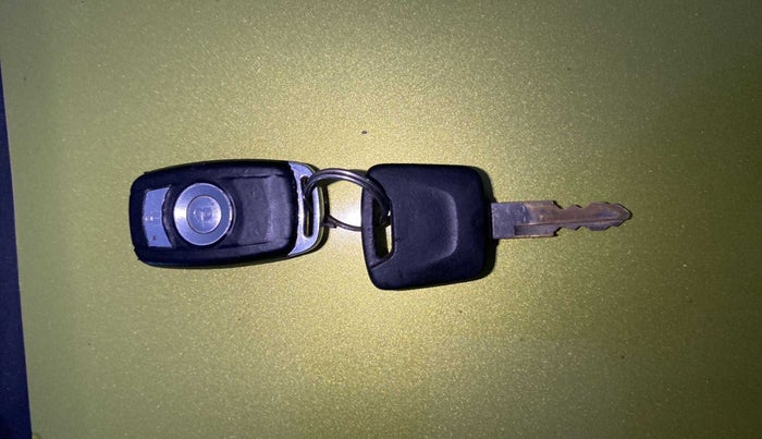 2016 Datsun Go T, Petrol, Manual, 74,224 km, Key Close Up