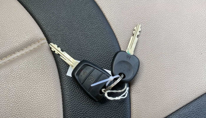 2019 Hyundai Grand i10 MAGNA 1.2 KAPPA VTVT, Petrol, Manual, 26,464 km, Key Close Up