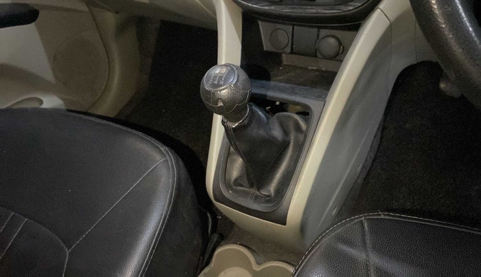 2014 Maruti Celerio VXI, Petrol, Manual, 78,700 km, Gear lever - Knob has minor damage