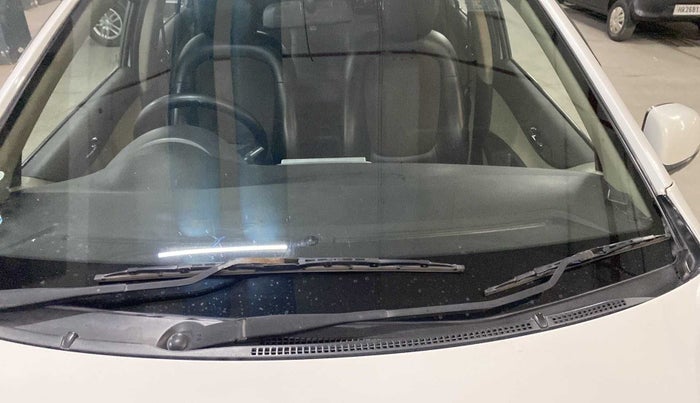 2013 Hyundai i20 MAGNA (O) 1.2, Petrol, Manual, 51,666 km, Front windshield - Minor spot on windshield