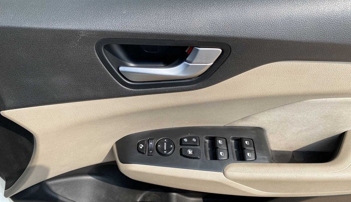 2019 Hyundai Verna 1.6 VTVT SX, Petrol, Manual, 26,288 km, Driver Side Door Panels Control