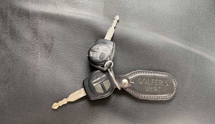 2014 Maruti Swift VXI, CNG, Manual, 90,886 km, Lock system - Remote key not functional
