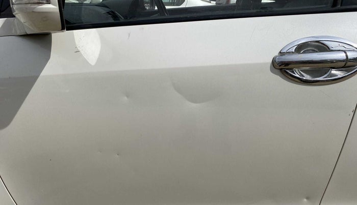 2014 Maruti Swift VXI, CNG, Manual, 90,886 km, Front passenger door - Slightly dented