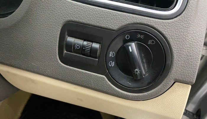 2011 Volkswagen Vento HIGHLINE DIESEL 1.6, Diesel, Manual, 83,897 km, Dashboard - Headlight height adjustment not working