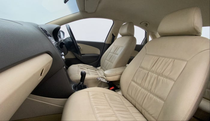 2011 Volkswagen Vento HIGHLINE DIESEL 1.6, Diesel, Manual, 83,732 km, Right Side Front Door Cabin