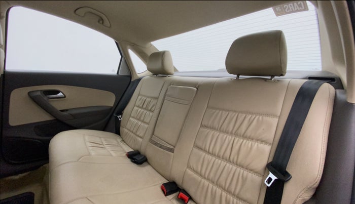 2011 Volkswagen Vento HIGHLINE DIESEL 1.6, Diesel, Manual, 83,897 km, Right Side Rear Door Cabin