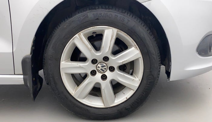 2011 Volkswagen Vento HIGHLINE DIESEL 1.6, Diesel, Manual, 83,897 km, Right Front Wheel