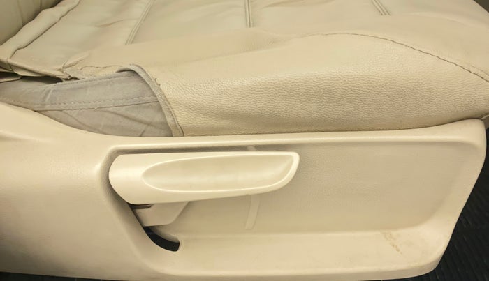 2011 Volkswagen Vento HIGHLINE DIESEL 1.6, Diesel, Manual, 83,897 km, Driver Side Adjustment Panel
