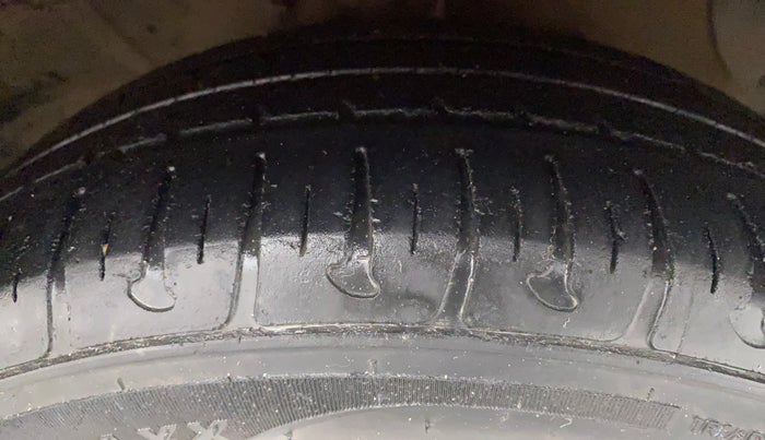 2018 Hyundai Xcent SX 1.2, Petrol, Manual, 34,127 km, Right Front Tyre Tread