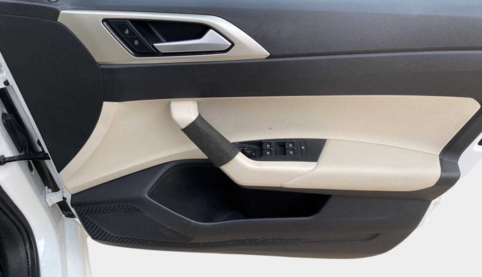 2022 Volkswagen VIRTUS HIGHLINE TSI 1.0 MT, Petrol, Manual, 24,126 km, Driver Side Door Panels Control