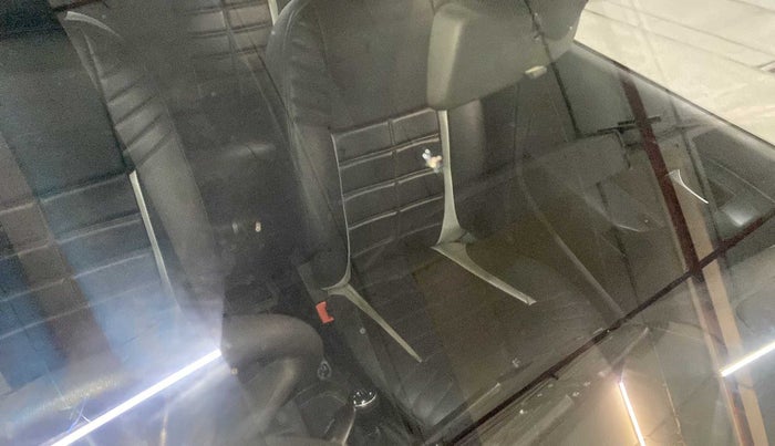 2019 Volkswagen Ameo TRENDLINE 1.0L, Petrol, Manual, 48,350 km, Front windshield - Minor spot on windshield