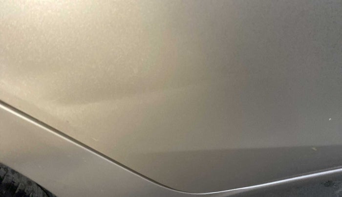 2016 Maruti Ciaz ZXI, Petrol, Manual, 30,141 km, Right rear door - Minor scratches