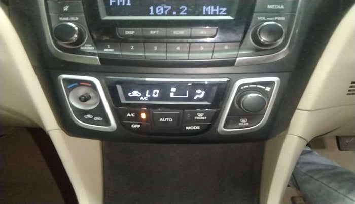 2016 Maruti Ciaz ZXI, Petrol, Manual, 30,141 km, AC Unit - Front vent has minor damage