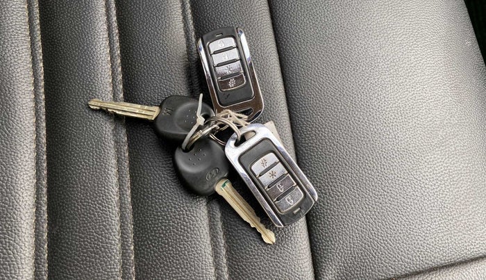 2017 Hyundai Eon MAGNA+ SE, Petrol, Manual, 42,874 km, Key Close Up