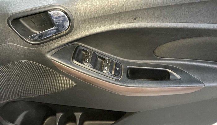 2018 Ford FREESTYLE TITANIUM PLUS 1.2 PETROL, Petrol, Manual, 33,964 km, Driver Side Door Panels Control