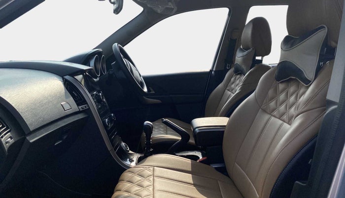 2019 Mahindra XUV500 W7, Diesel, Manual, 35,632 km, Right Side Front Door Cabin