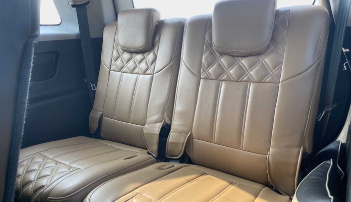 2019 Mahindra XUV500 W7, Diesel, Manual, 35,632 km, Third Seat Row ( optional )