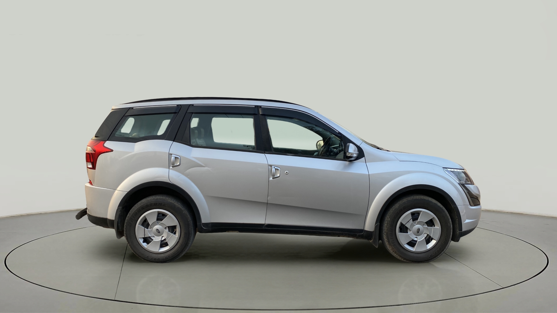 2019 Mahindra XUV500 W7, Diesel, Manual, 35,632 km, Right Side View