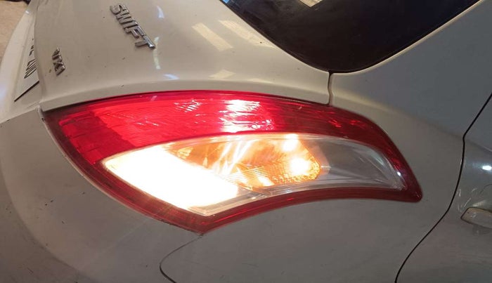 2015 Maruti Swift VXI, Petrol, Manual, 73,674 km, Right tail light - Minor damage