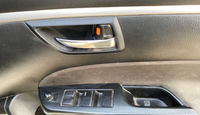 2015 Maruti Swift VXI, Petrol, Manual, 73,674 km, Driver Side Door Panels Control