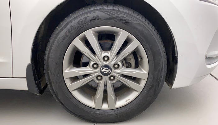 2016 Hyundai New Elantra 2.0 SX(O) AT PETROL, Petrol, Automatic, 1,21,455 km, Right Front Wheel