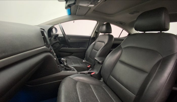 2016 Hyundai New Elantra 2.0 SX(O) AT PETROL, Petrol, Automatic, 1,21,498 km, Right Side Front Door Cabin
