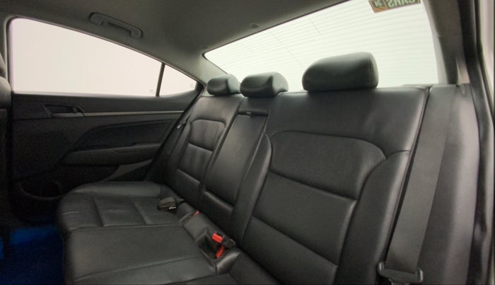 2016 Hyundai New Elantra 2.0 SX(O) AT PETROL, Petrol, Automatic, 1,21,498 km, Right Side Rear Door Cabin
