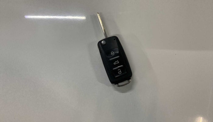 2020 Volkswagen Polo TRENDLINE 1.0L, Petrol, Manual, 45,052 km, Lock system - Boot door not opening through lever