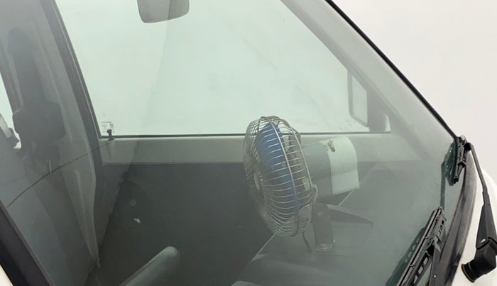 2015 Maruti OMNI E 8 STR, Petrol, Manual, 17,665 km, Front windshield - Minor spot on windshield