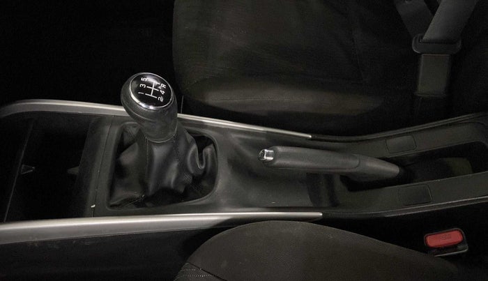 2017 Maruti Baleno DELTA PETROL 1.2, Petrol, Manual, 53,916 km, Gear lever - Knob has minor damage