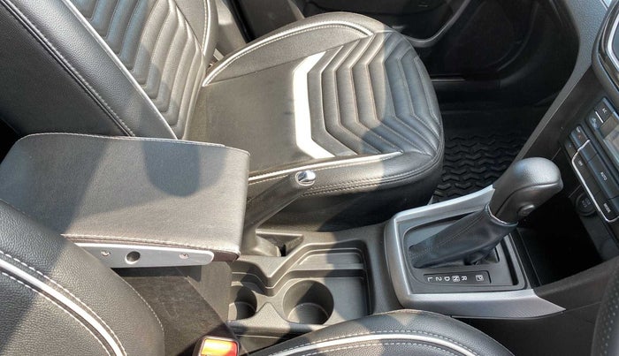 2022 Maruti BREZZA ZXI + AT SMART HYBRID, Petrol, Automatic, 24,472 km, Gear Lever