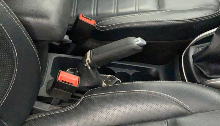 2019 Ford Ecosport TITANIUM + 1.5L DIESEL, Diesel, Manual, 49,091 km, Gear lever - Hand brake lever cover torn