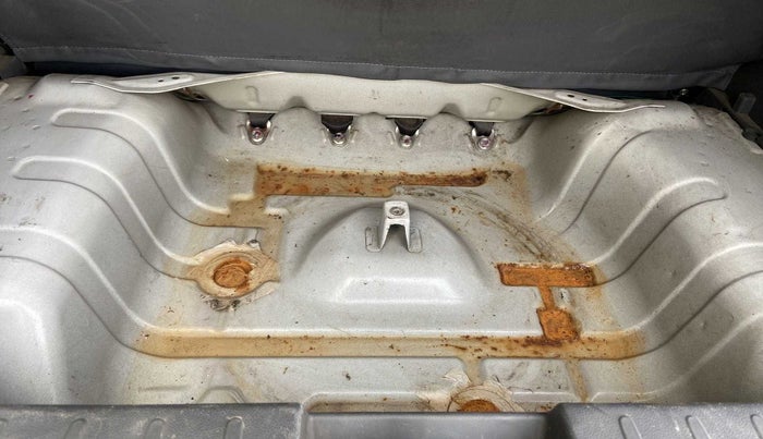 2012 Maruti Alto 800 LXI, Petrol, Manual, 28,897 km, Boot floor - Slight discoloration