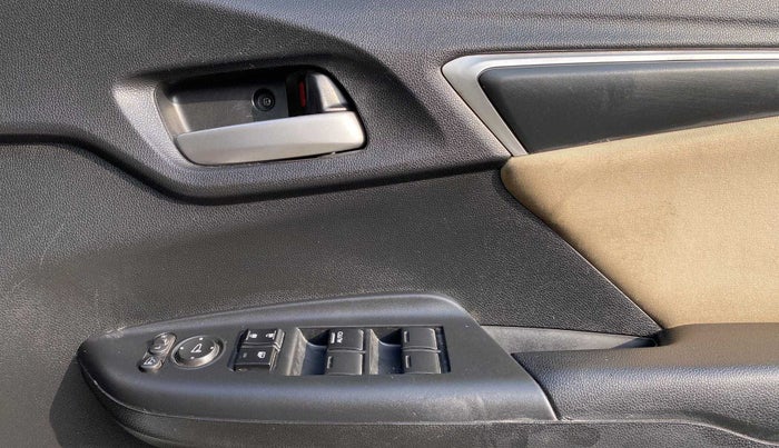2020 Honda Jazz 1.2L I-VTEC VX CVT, Petrol, Automatic, 36,596 km, Driver Side Door Panels Control