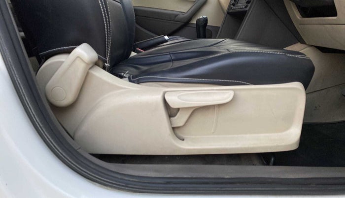 2011 Volkswagen Vento HIGHLINE 1.6 MPI, Petrol, Manual, 70,562 km, Driver Side Adjustment Panel