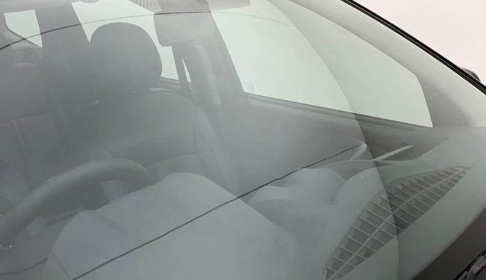 2014 Renault Duster 85 PS RXE DIESEL ADVENTURE, Diesel, Manual, 1,13,683 km, Front windshield - Minor spot on windshield