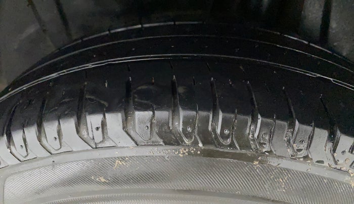 2019 Maruti XL6 ZETA MT, Petrol, Manual, 56,175 km, Left Rear Tyre Tread