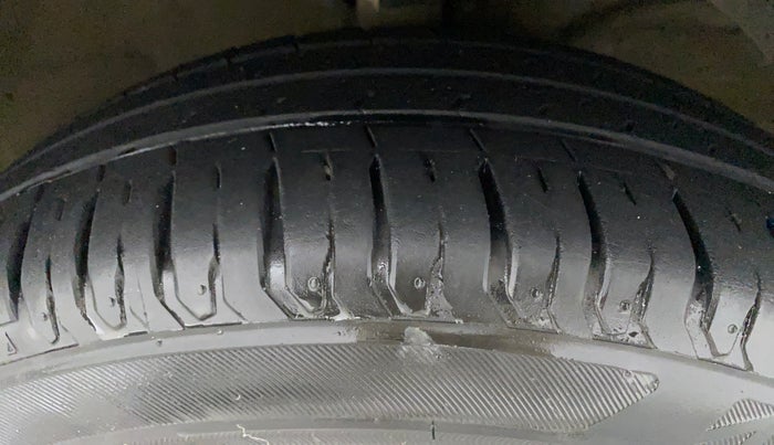 2019 Maruti XL6 ZETA MT, Petrol, Manual, 56,175 km, Right Front Tyre Tread