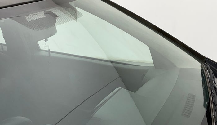 2021 Renault Kwid RXT 1.0 (O), Petrol, Manual, 36,676 km, Front windshield - Minor spot on windshield