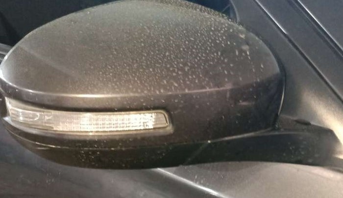 2019 Maruti Vitara Brezza ZDI, Diesel, Manual, 97,434 km, Right rear-view mirror - Indicator light has minor damage