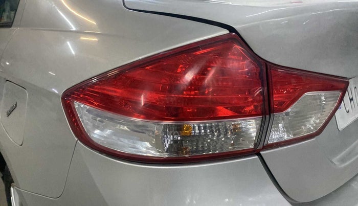 2015 Maruti Ciaz VXI+, Petrol, Manual, 81,730 km, Left tail light - Minor damage