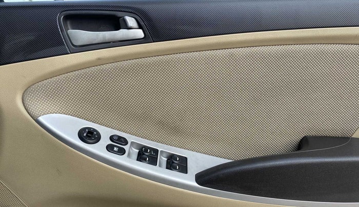 2013 Hyundai Verna FLUIDIC 1.4 CRDI, Diesel, Manual, 1,00,369 km, Driver Side Door Panels Control