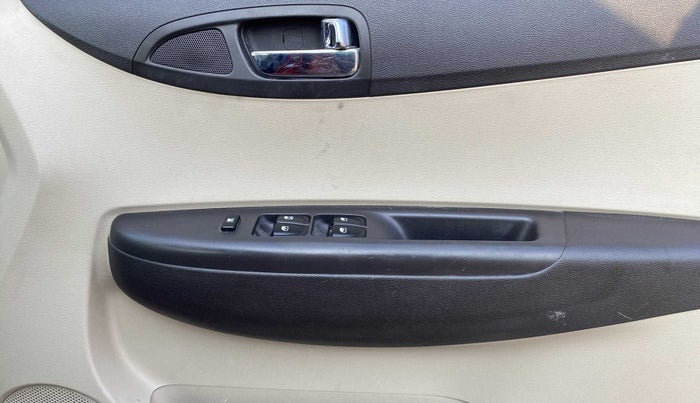2013 Hyundai i20 MAGNA 1.4 CRDI, Diesel, Manual, 65,602 km, Driver Side Door Panels Control
