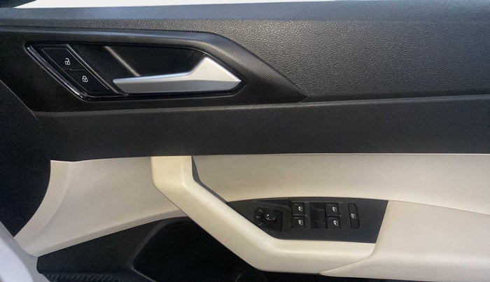 2022 Volkswagen VIRTUS COMFORTLINE TSI 1.0 MT, Petrol, Manual, 8,244 km, Driver Side Door Panels Control