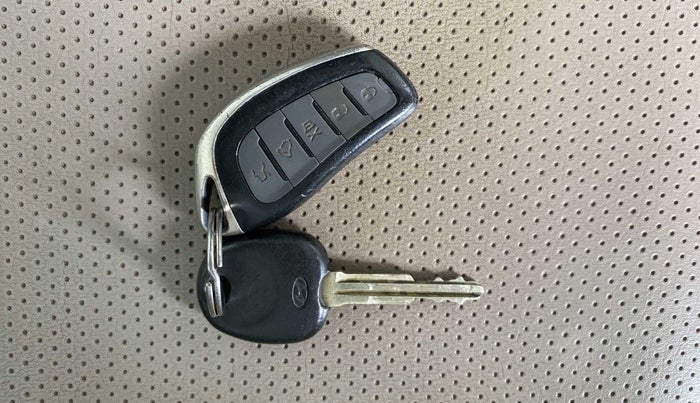 2017 Hyundai Eon ERA +, Petrol, Manual, 80,138 km, Key Close Up