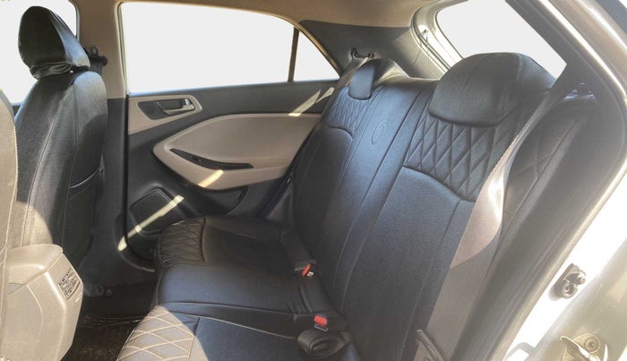 2017 Hyundai Elite i20 SPORTZ 1.2, Petrol, Manual, 47,120 km, Right Side Rear Door Cabin