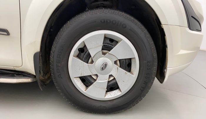 2019 Mahindra XUV500 W5, Diesel, Manual, 30,127 km, Right Front Wheel